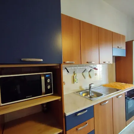 2 E Terrazzo Apartment *
